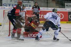 DEL - Eishockey - ERC Ingolstadt - Kölner Haie - Saison 2017/2018 - Thomas Greilinger (#39 ERCI) mit einer Torchance - Daniar Dshunussow(Torwart #30 Köln) - Foto: Meyer Jürgen