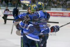 DEL - Eishockey - ERC Ingolstadt - Nürnberg Ice Tigers - Saison 2017/2018 - Mike Collins (#13 ERCI) - jubel - Schiesst auf das Tor und Laurin Braun (#91 ERCI) trifft im Nachschuss zum 1:1 Ausgleichstreffer - Foto: Meyer Jürgen