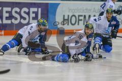 DEL - Eishockey - ERC Ingolstadt - Nürnberg Ice Tigers - Saison 2017/2018 - Brett Olson (#16 ERCI) - Fabio Wagner (#5 ERCI) - David Elsner (#61 ERCI)  beim warm machen - streching - Foto: Meyer Jürgen
