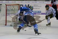 DEL - Eishockey - ERC Ingolstadt - Saison 2017/2018 - ERC Ingolstadt - Straubing Tigers - Thomas Greilinger (#39 ERCI) Torwart Sebastian Vogl (Nr.25, Straubing Tigers) - Foto: Meyer Jürgen