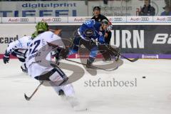 DEL - Eishockey - Saison 2017/2018 - ERC Ingolstadt - Iserlohn Roosters - Kael Mouillierat (ERC 22) rechts