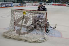 DEL - Eishockey - ERC Ingolstadt - Augsburger Panther - Saison 2017/2018 - Timo Pielmeier (#51Torwart ERCI) hält einen Penalty von Michael Davies (#9 AEV) - Foto: Meyer Jürgen