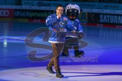 DEL - Eishockey - ERC Ingolstadt - Krefeld Pinguine - Saison 2017/2018 - Stadionsprecher Johannes Langer bei der Begrüßung der Zuschauer - Foto: Meyer Jürgen