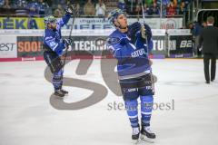 DEL - Eishockey - ERC Ingolstadt - Augsburger Panther - Saison 2017/2018 - Mike Collins (#13 ERCI) bedankt sich bei den fans - Foto: Meyer Jürgen