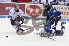 DEL - Eishockey - ERC Ingolstadt - EHC Red Bull München - Saison 2017/2018 - Greg Mauldin (#20 ERCI) - Patrick Hager (#52 München) - Foto: Meyer Jürgen