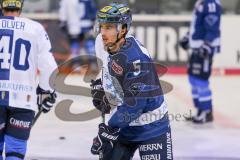 DEL - Eishockey - ERC Ingolstadt - Adler Mannheim - Saison 2017/2018 - Fabio Wagner (#5 ERCI) beim warm machen - Foto: Meyer Jürgen