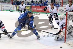 DEL - Eishockey - ERC Ingolstadt - Kölner Haie - Tor Chance verpasst Petr Taticek (ERC 17) gegen Goalie Gustaf Wesslau
