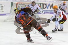 DEL - Eishockey - ERC Ingolstadt - Fischtown Pinguins - Saison 2017/2018 - Sean Sullivan (#37 ERCI) mit einem Schuss auf das Tor - Foto: Meyer Jürgen