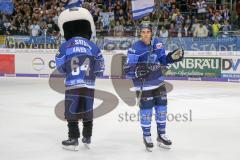 DEL - Eishockey - ERC Ingolstadt - Augsburger Panther - Saison 2017/2018 - Mike Collins (#13 ERCI) bedank sich bei den Fans - Foto: Meyer Jürgen