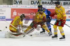DEL - Eishockey - ERC Ingolstadt - Düsseldorfer EG - Saison 2017/2018 - Dan Bakala Torwart (#34 Düsseldorf) - Marco Nowak (#8 Düsseldorf) - Petr Taticek (#17 ERCI) - Foto: Meyer Jürgen