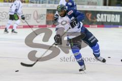 DEL - Eishockey - ERC Ingolstadt - Saison 2017/2018 - ERC Ingolstadt - Straubing Tigers - Greg Mauldin (#20 ERCI) beim warm machen - Foto: Meyer Jürgen