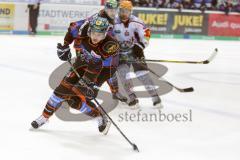 DEL - Eishockey - ERC Ingolstadt - Fischtown Pinguins - Saison 2017/2018 - Max Christiansen (#5 FCI) mit einem Schlagschuss - Foto: Meyer Jürgen