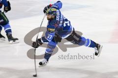 DEL - Eishockey - ERC Ingolstadt - Augsburger Panther - Saison 2017/2018 - Sean Sullivan (#37 ERCI) beim Schlagschuss - Foto: Meyer Jürgen
