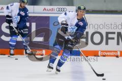 DEL - Eishockey - ERC Ingolstadt - Eisbären Berlin - Saison 2017/2018 - Patrick McNeill (#2 ERCI) beim warm machen - Foto: Meyer Jürgen