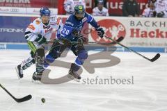 DEL - Eishockey - ERC Ingolstadt - Augsburger Panther - Saison 2017/2018 - Greg Mauldin (#20 ERCI) - T.J. Trevelyan (#24 AEV) - Foto: Meyer Jürgen