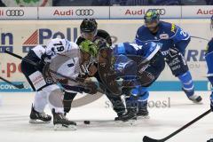 DEL - Eishockey - ERC Ingolstadt - Iserlohn Roosters - Blaine Down (Iserlohn79) Darin Olver (ERC 40) Bully