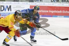 DEL - Eishockey - ERC Ingolstadt - Düsseldorfer EG - Saison 2017/2018 - Petr Taticek (#17 ERCI) - Darryl Boyce (#19 Düsseldorf) - Foto: Meyer Jürgen