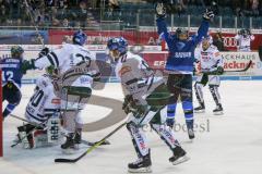 DEL - Eishockey - ERC Ingolstadt - Augsburger Panther - Saison 2017/2018 - Darin Olver (#40 ERCI) beim 2:0 Führungstreffer - jubel - Ben Meisner Torwart (#30 AEV) - Foto: Meyer Jürgen