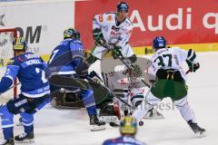 DEL - Eishockey - ERC Ingolstadt - Augsburger Panther - Saison 2017/2018 - Petr Taticek (#17 ERCI) - Ben Meisner Torwart (#30 AEV) - Patrick McNeill (#2 ERCI) - Arvids Rekis (#37 AEV) - Foto: Meyer Jürgen