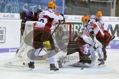 DEL - Eishockey - ERC Ingolstadt - Fischtown Pinguins - Saison 2017/2018 - Tomas Pöpperle Torwart (#42 Bremerhaven) - Petr Taticek (#17 ERCI) - John Laliberte (#15 ERCI) - Foto: Meyer Jürgen