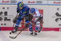 DEL - Eishockey - Playoff - Viertelfinale -  Spiel3 - ERC Ingolstadt - Adler Mannheim - Saison 2017/2018 - John Laliberte (#15 ERCI) - Phil Hungerecker (#94 Mannheim) - Foto: Meyer Jürgen