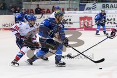 DEL - Eishockey - Playoffs - ERC Ingolstadt - Adler Mannheim - John Laliberte (ERC 15) und links Phil Hungerecker (Mannheim)