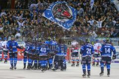 DEL - Eishockey - Playoff - Viertelfinale -  Spiel3 - ERC Ingolstadt - Adler Mannheim - Saison 2017/2018 - Die Mannschaft stürmt das Eis nach dem Treffer - jubel - Foto: Meyer Jürgen