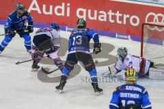 DEL - Eishockey - Playoff - Viertelfinale -  Spiel3 - ERC Ingolstadt - Adler Mannheim - Saison 2017/2018 - Mike Collins (#13 ERCI) - Denis Endras Torwart (#44 Mannheim) - #Foto: Meyer Jürgen