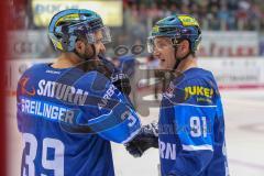 DEL - Eishockey - Playoff - Viertelfinale -  Spiel 5 - ERC Ingolstadt - Adler Mannheim - Saison 2017/2018 - Thomas Greilinger (#39 ERCI) und Laurin Braun (#91 ERCI) im Gespräch - Foto: Meyer Jürgen