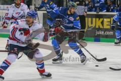 DEL - Eishockey - Playoff - Viertelfinale -  Spiel3 - ERC Ingolstadt - Adler Mannheim - Saison 2017/2018 - Mike Collins (#13 ERCI) - Foto: Meyer Jürgen