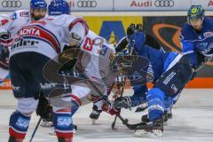 DEL - Eishockey - Playoffs - Spiel 1 - Viertelfinale - ERC Ingolstadt - Adler Mannheim - Saison 2017/2018 - Brett Olson (#16 ERCI) beim Bully - Marcel Goc (#23 Mannheim) - Foto: Meyer Jürgen