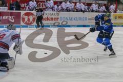 DEL - Eishockey - Playoff - Viertelfinale -  Spiel 5 - ERC Ingolstadt - Adler Mannheim - Saison 2017/2018 - Joachim Ramoser (#47 ERCI) läuft alleine auf Denis Endras Torwart (#44 Mannheim) zu - Foto: Meyer Jürgen