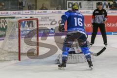 DEL - Eishockey - Playoff - Viertelfinale -  Spiel 5 - ERC Ingolstadt - Adler Mannheim - Saison 2017/2018 - Brett Olson (#16 ERCI) - Denis Endras Torwart (#44 Mannheim) - Foto: Meyer Jürgen