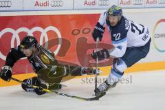 DEL - Eishockey - ERC Ingolstadt - Dornbirn Bulldogs - Saison 2017/2018 - Kael Mouillierat (#22 ERCI) - Magnan Olivier (#2 Dornbirn) - Foto: Meyer Jürgen