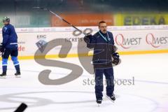 DEL - Eishockey - ERC Ingolstadt - Saison 2017/2018 - erstes Eistraining - Cheftrainer Tommy Samuelsson (ERC) erklärt Übungen