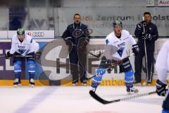 DEL - Eishockey - ERC Ingolstadt - Saison 2017/2018 - erstes Eistraining - von links David Elsner (ERC 61) Cheftrainer Tommy Samuelsson (ERC) Thomas Greilinger (ERC 39) Co-Trainer Clayton Beddoes (ERC)