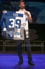 DEL - Eishockey - Saison 2018/2019 - ERC Ingolstadt - Abschlußfeier - Benedikt Kohl (#34 ERCI) mit Trikot zur Versteigerung - Foto: Meyer Jürgen