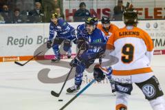 DEL - Eishockey - ERC Ingolstadt - Grizzlys Wolfsburg - Tim Wohlgemuth (ERC 33) Jeffrey Likens (9 Wolfsburg)