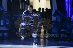 DEL - Eishockey - Saison 2018/2019 - ERC Ingolstadt - Fischtown Pinguins - Einlaufkinder vor dem Spiel - Brett Olson (#16 ERCI) beim Einlaufen - Foto: Meyer Jürgen