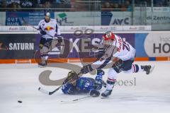DEL - Eishockey - ERC Ingolstadt - EHC Red Bull München - Siegestor 2:4 durch John Mitchell (79 RB München) empty net, Tyler Kelleher (19 ERC) am Boden
