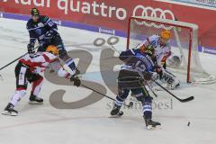 DEL - Eishockey - Saison 2018/2019 - ERC Ingolstadt - Fischtown Pinguins - Patrick Cannone (#12 ERCI) - Tomas Pöpperle Torwart (#42 Bremerhaven) - Foto: Meyer Jürgen