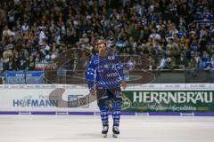 DEL - Eishockey - Saison 2018/2019 - ERC Ingolstadt - Augsburger Panther - Die Mannschaft bedankt sich bei den Fans - jubel - Mike Collins (#13 ERCI) - Foto: Meyer Jürgen