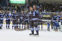DEL - Eishockey - Saison 2018/2019 - ERC Ingolstadt - Straubing Tigers - Thomas Greilinger (#39 ERCI) bedankt sich bei den Fans - Foto: Meyer Jürgen