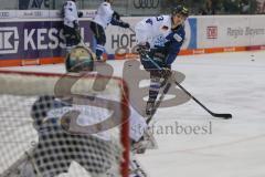 DEL - Eishockey - Saison 2018/2019 - ERC Ingolstadt - Adler Mannheim - Tim Wohlgemuth (#33 ERCI) - beim warm machen - Foto: Meyer Jürgen