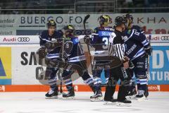 DEL - Eishockey - ERC Ingolstadt - Krefeld Pinguine - Tor Jubel 7:2 für ERCI, Mike Collins (ERC 13) mit Sean Sullivan (ERC 37) Tyler Kelleher (19 ERC)