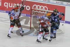 DEL - Eishockey - Saison 2018/2019 - ERC Ingolstadt - Fischtown Pinguins - Tomas Pöpperle Torwart (#42 Bremerhaven) - Brett Olson (#16 ERCI) - Maxime Fortunus (#18 Bremerhaven) - Foto: Meyer Jürgen