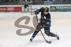 DEL - Eishockey - ERC Ingolstadt - Nürnberg Icetigers - Schuß Darin Olver (ERC 40)