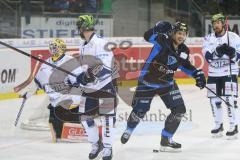 DEL - Eishockey - Saison 2018/2019 - ERC Ingolstadt - Iserlohn Roosters - Sean Sullivan (#37 ERCI) mit dem 1:1 Ausgleichstreffer - jubel - Niko Hovinen Torwart (#32 Iserlohn) - Petr Taticek (#17 ERCI) - Foto: Meyer Jürgen