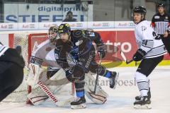 DEL - Eishockey - ERC Ingolstadt - Nürnberg Icetigers - kanpp am Tor vorbei, Brett Olson (ERC 16) Torwart Andreas Jenike (Nr.29, Thomas Sabo Ice Tigers)