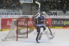 DEL - Eishockey - Saison 2018/2019 - ERC Ingolstadt - Straubing Tigers - Jochen Reimer (#32Torwart ERCI) jubelt nach dem Sieg gegen Straubing - jubel - Foto: Meyer Jürgen